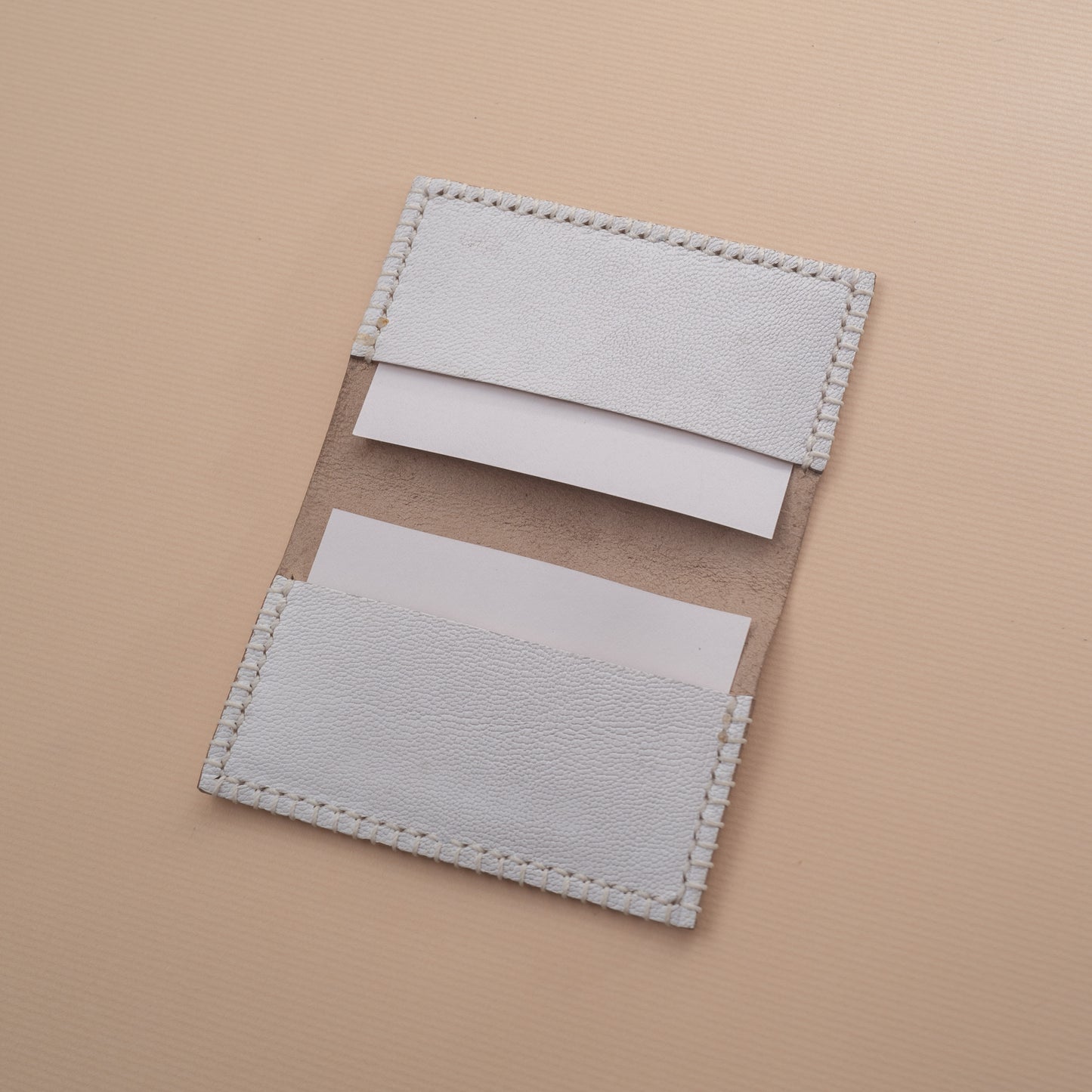 Simple Wallet White